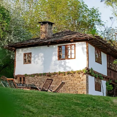 Tatil Evi Incredible Getaway With Indoor And Outdoor Fireplaces In Selishte, Bulgaria