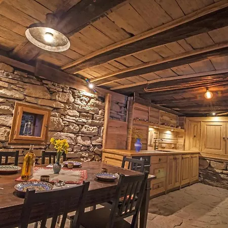 Incredible Getaway With Indoor And Outdoor Fireplaces In Selishte, Bulgaria *