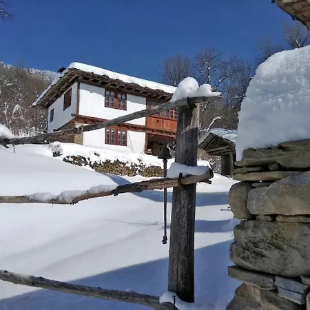 Incredible Getaway With Indoor And Outdoor Fireplaces In Selishte, Bulgaria Tatil Evi Selishte (Gabrovo)