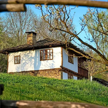 Incredible Getaway With Indoor And Outdoor Fireplaces In Selishte, Bulgaria Tatil Evi *
